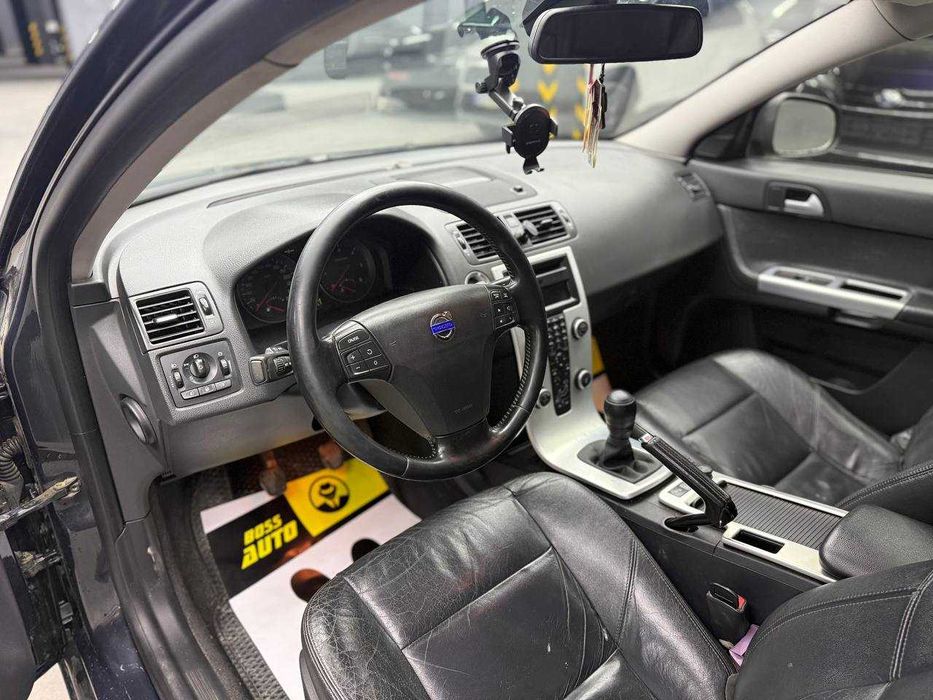 Volvo V50   2010