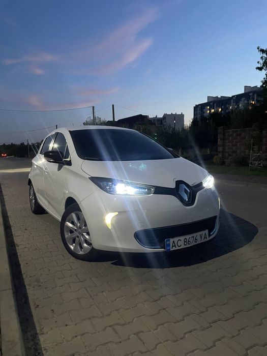 Оренда авто потижнево renault zoe 24kw