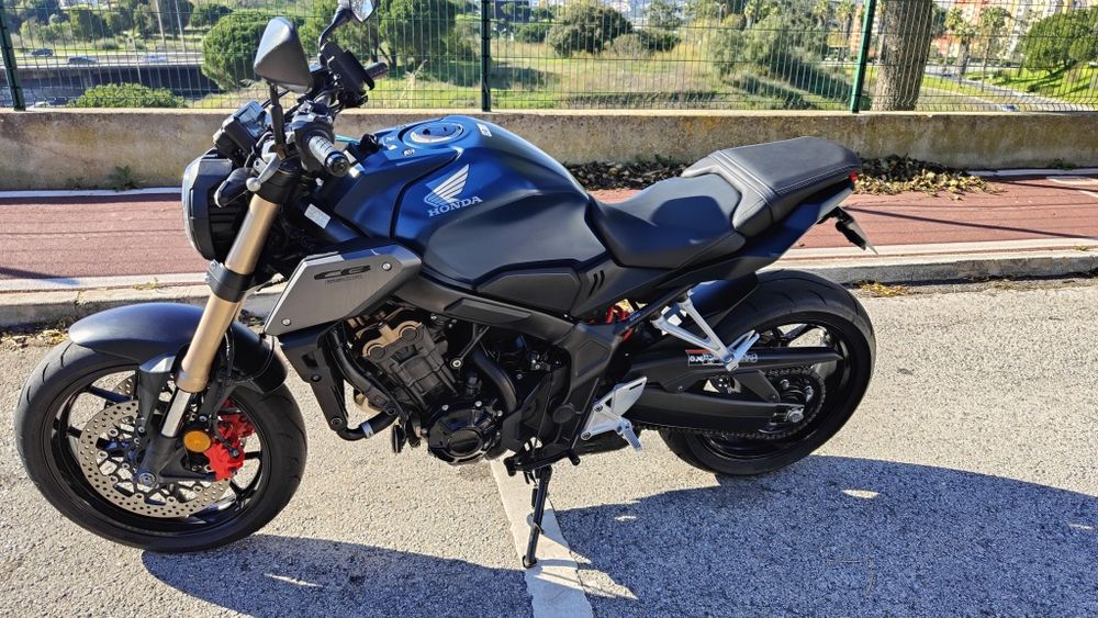 Cb650r de 2023 impecavel