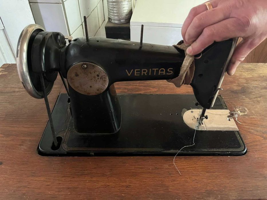 Продам швейну машинку Veritas
