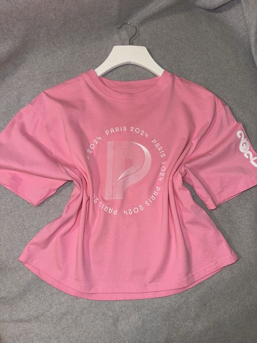 Офіційна ліцензійна футболка Олімпійських ігор у Парижі 2024 року.