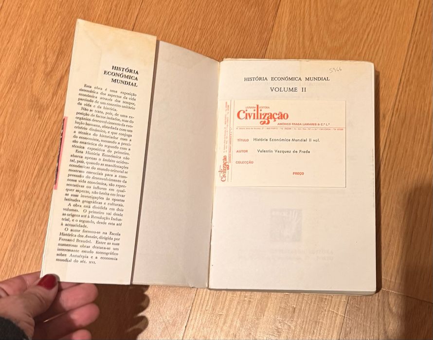 2 livros “ Historia Economica Mundial”