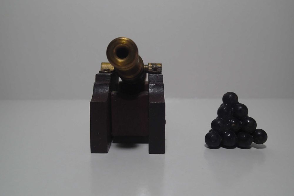 Canhão miniatura  em bronze e madeira