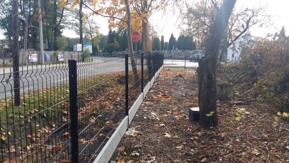 Montaż ogrodzeń z materialami panelowe