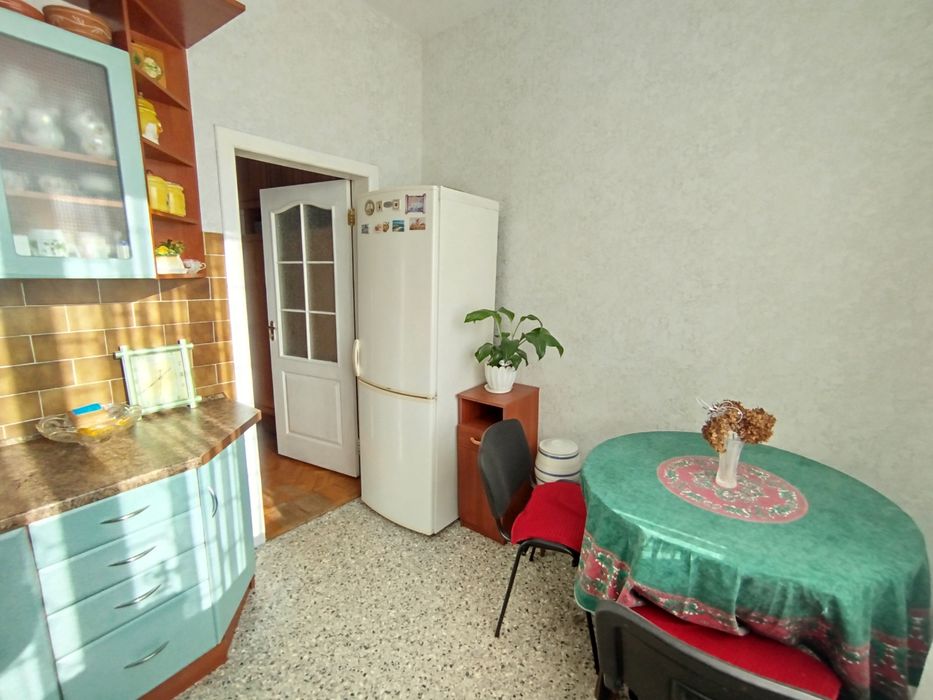 Оренда 1 кімнати в 3х кімнатній квартирі 60м². Центр