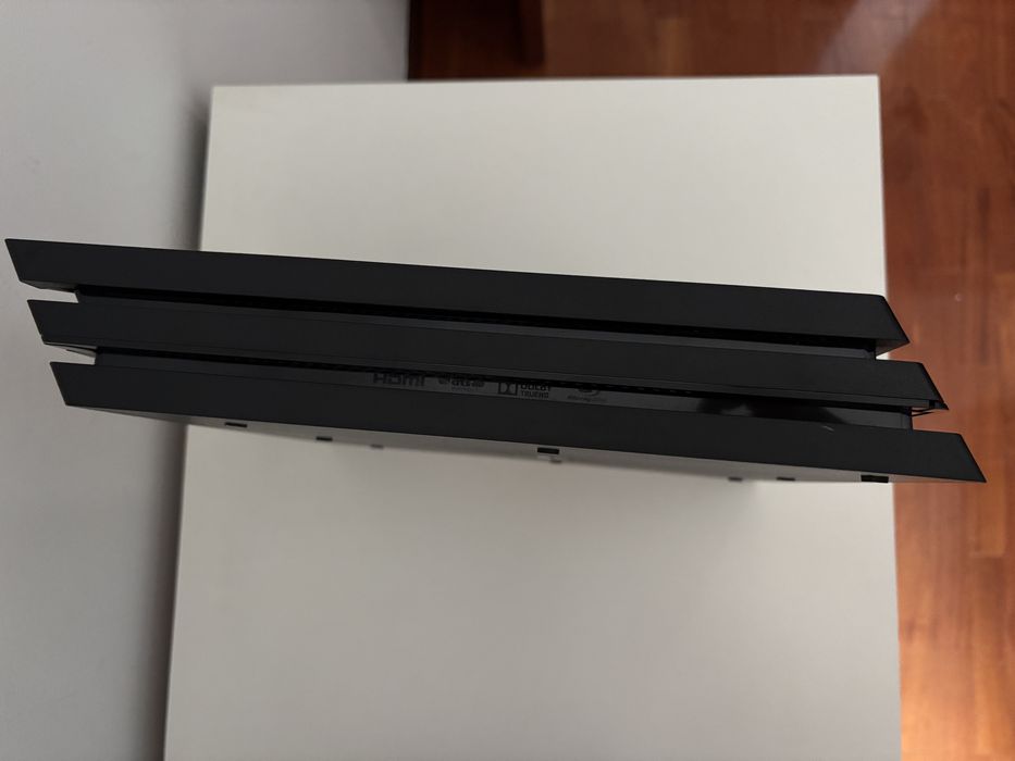 Ps4 pro em bom estado