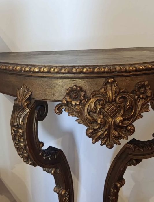 Mesa de Consola em Madeira Entalhada – Estilo Clássico