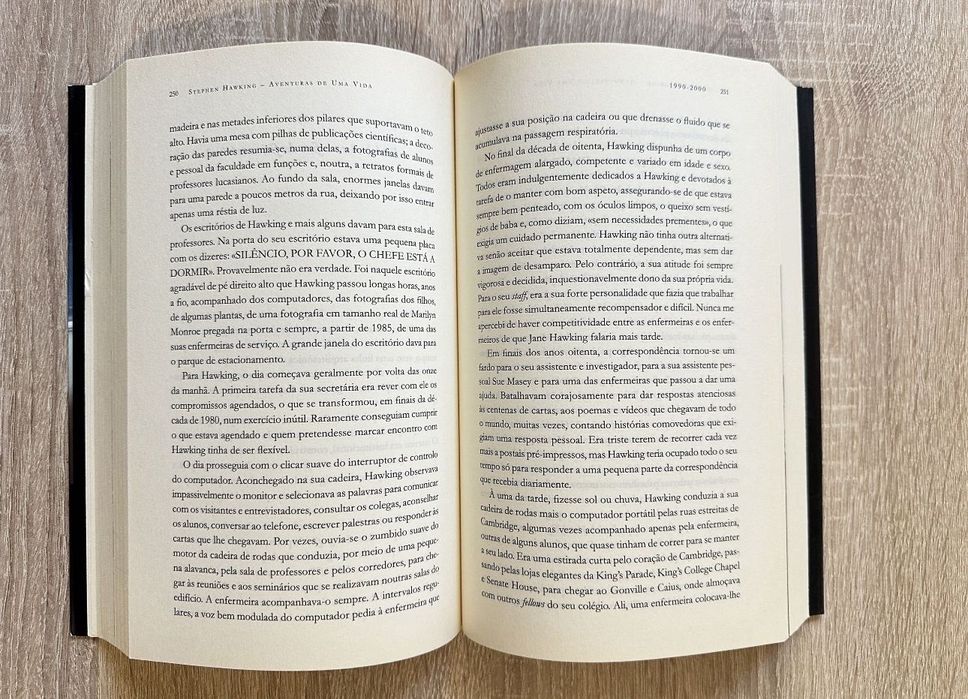 Livro "Stephen Hawking As Aventuras de uma Vida" de Kitty Ferguson