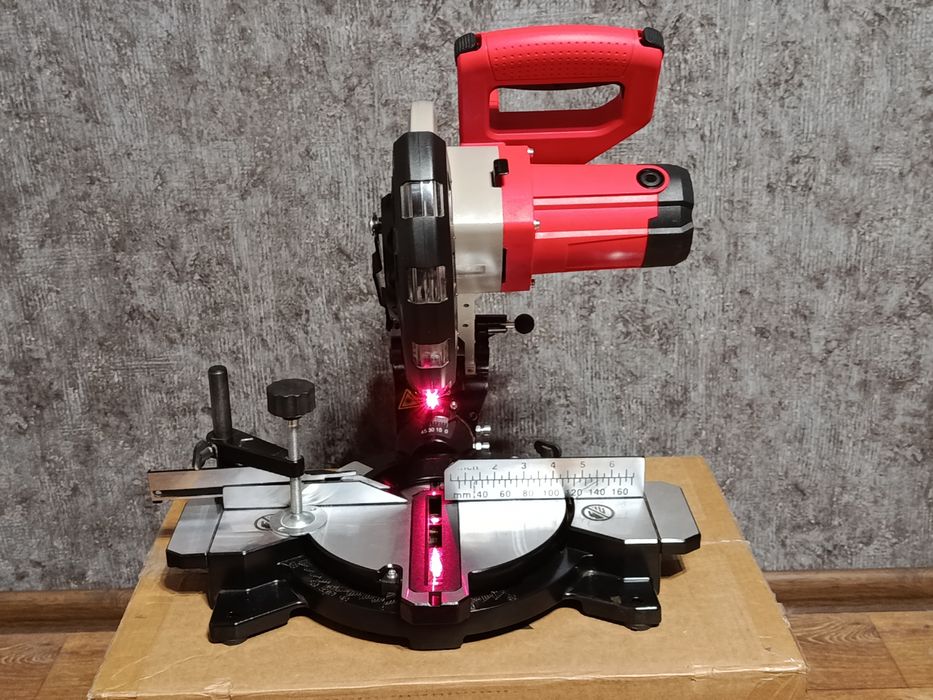 Продам Торцовочную пилу