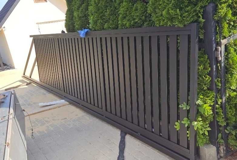 Brama przesuwna aluminiowa 170x500cm profile pionowe