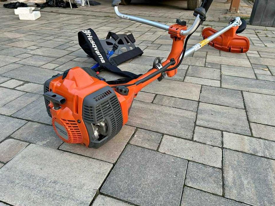 Wynajem kosy  spalinowej  HUSQVARNA  545FR