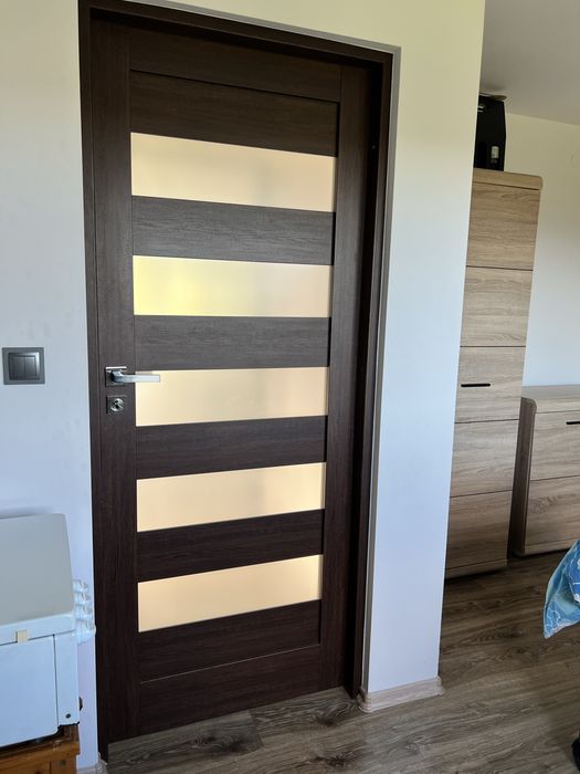 Kompletne drzwi wewnętrzne 90x207 z ościeżnicą i klamkami