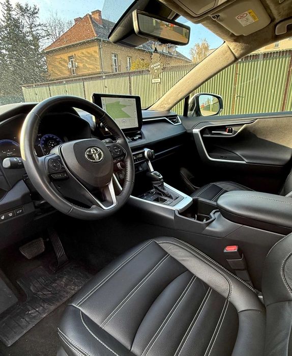 Продам автомобіль Toyota RAV4 2023 року