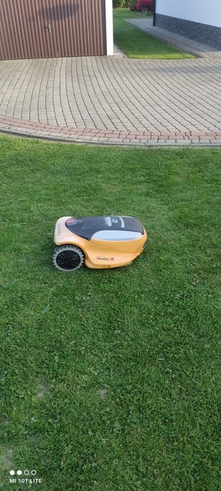 Robot koszący Cub Cadet.