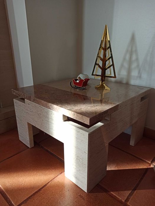 Mesa de salao ou sala de estar em pedra