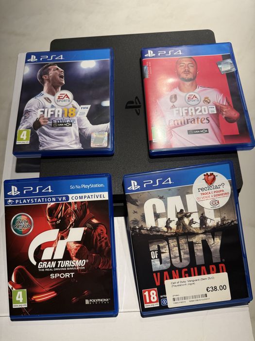 PS4 Slim 500GB + 2 Comandos + 4 Jogos