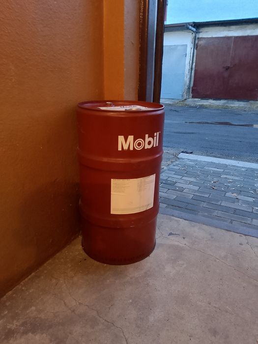 Beczka 60 litrów Mobil