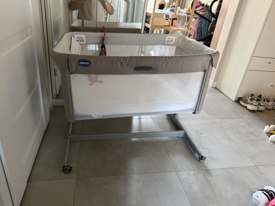 Chicco Next2Me Magic Evo w kolorze Desert Taupe stan jak NOWE