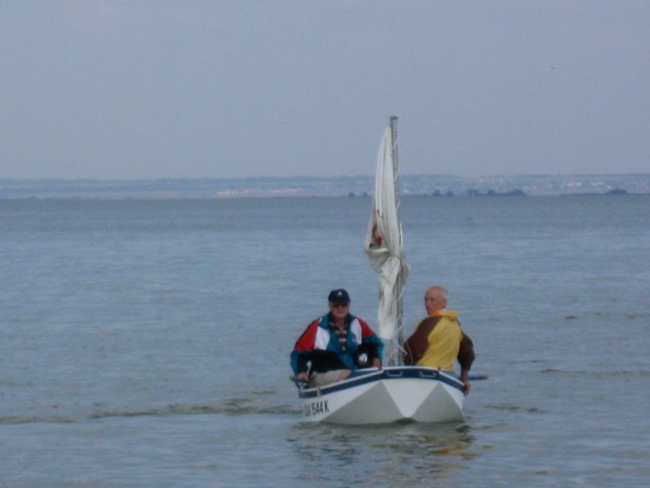 Продам небольшую лодку-швертбот.