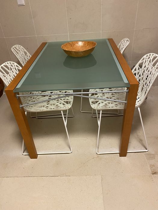 Mesa em mogno e vidro