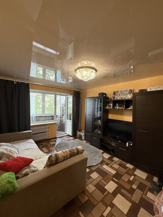 Продам 2 ком. 1 мкрн. Левый берег