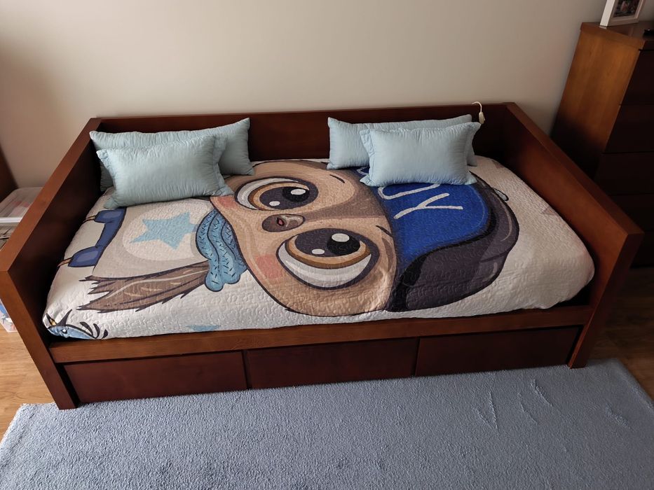 Cama solteiro com arrumação em gavetas