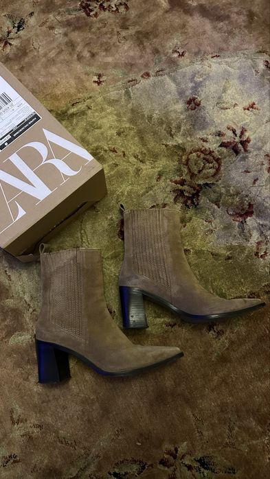 Чоботи на каблуку Zara