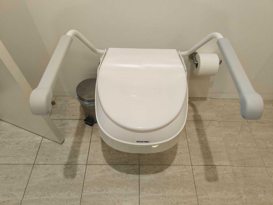 Elevador de sanita com braços Aquatec