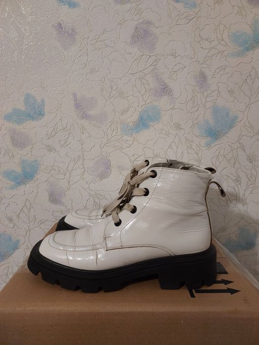 Натуральна шкіра,червоні і молочні