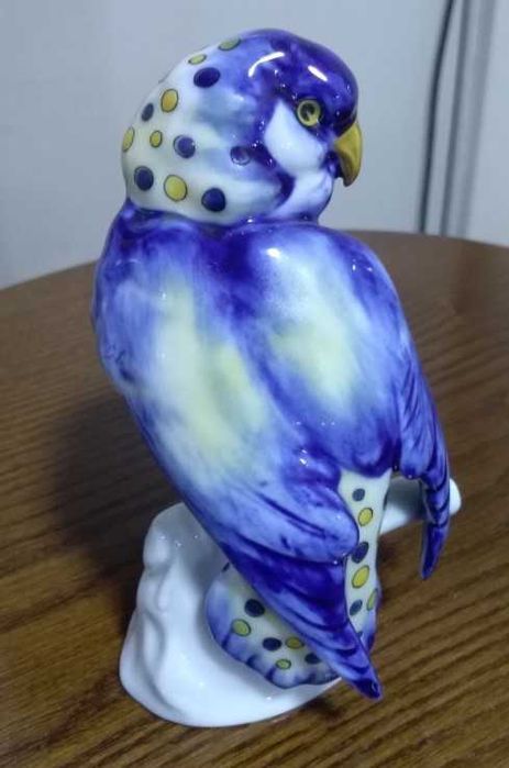 Periquito em porcelana Vista Alegre, cabeça para a direita
