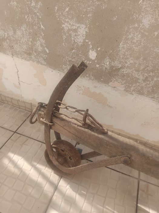 Arado antigo de tração animal
​Este design específico é frequentemente chamado de