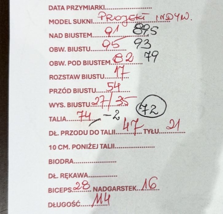 Gładka suknia ślubna