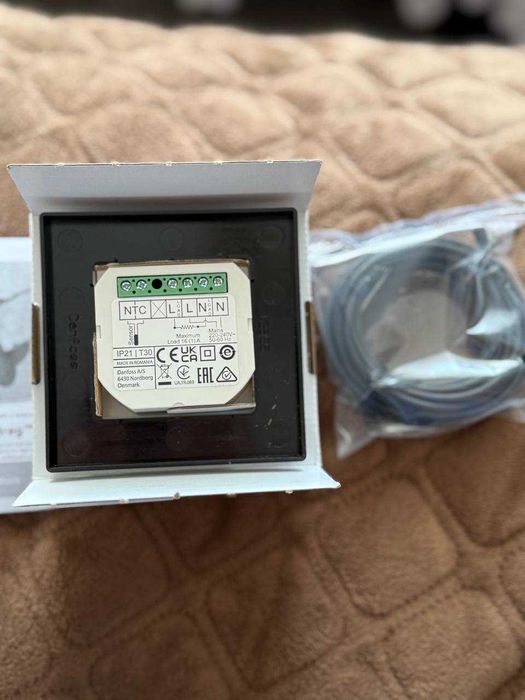Регулятор теплої підлоги DEVI Devireg Smart Black (140F1143)/ Заводське пакування