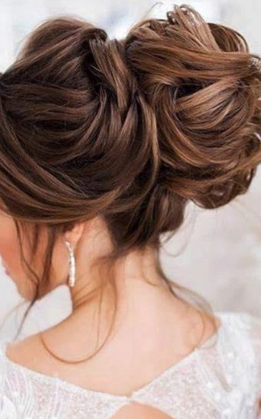 Sego dopinka roztrzepany kok brąz