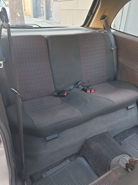 Opel Corsa B 1.5 TD Sport (1996) - Teto de Abrir - Motor Isuzu