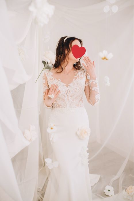 Продам елегантне фабричне весільне плаття (діадема і фата у подарунок)