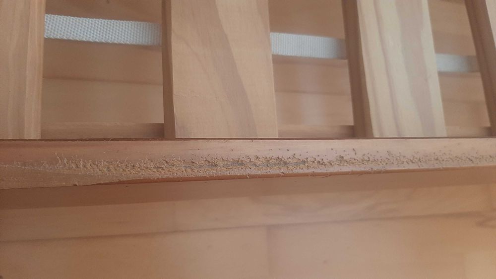 Single wooden bed64585750274433122