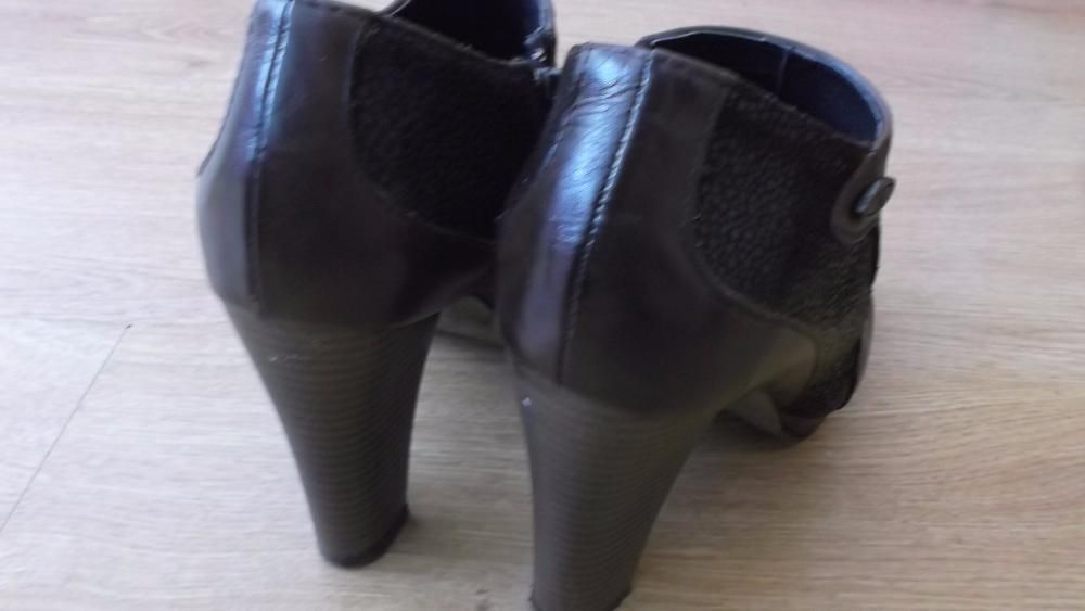 Botins em pele nº 37 - fabrico nacional - PORTES GRÁTIS