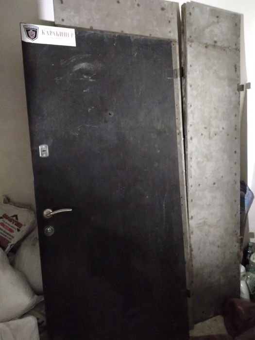 Двери 1 м на 2,25 м металические