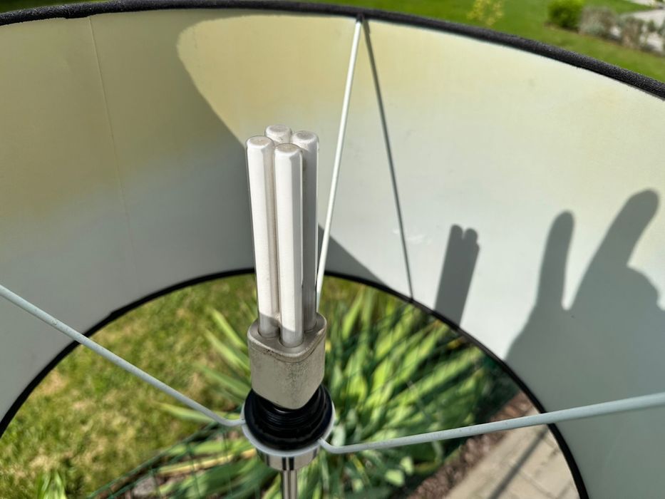 Lampa stojaca z ozdobną