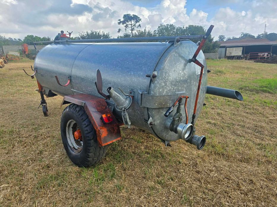 Cisterna agricola 3000 litros usada
