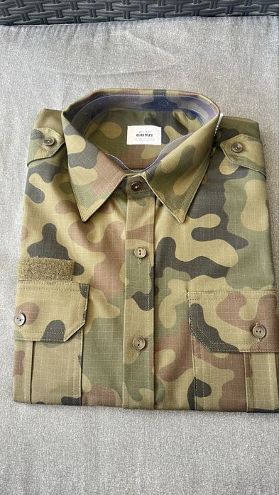 Koszulobluzę z krótkim rekawem POLOWA