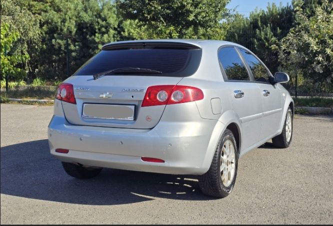 Автомобіль Chevrolet Lacetti 1.8 CDX