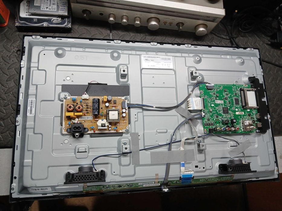 PEÇAS - TV LED 32" - LG 32LM550BPLB - com Ecrã Partido!!