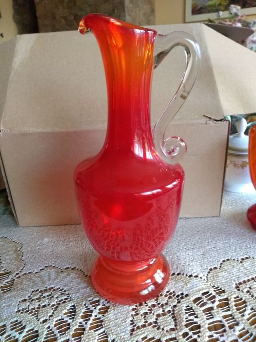 Piękny dzban szkło kolorowe
