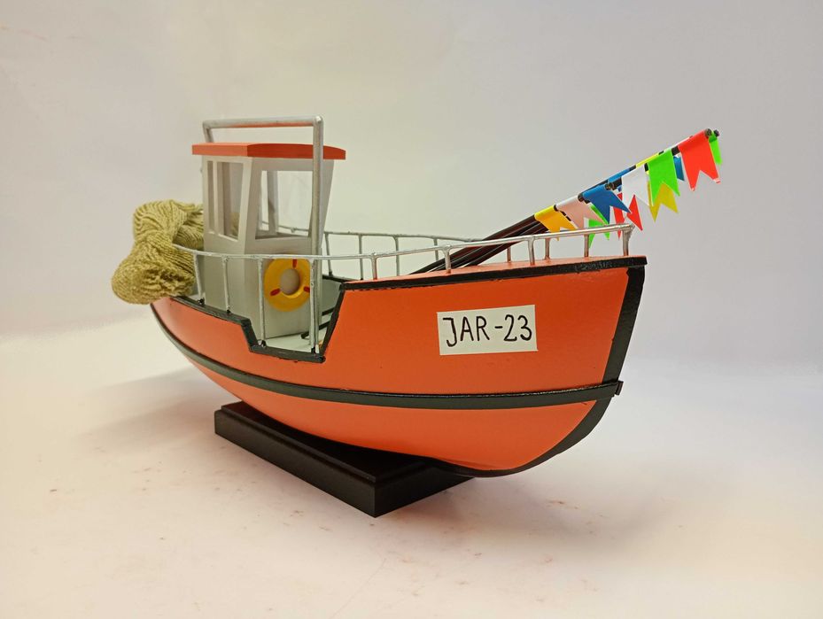 Kuter rybacki Jarosławiec model drewno rękodzieło