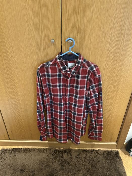 2 camisas Sfera e MO