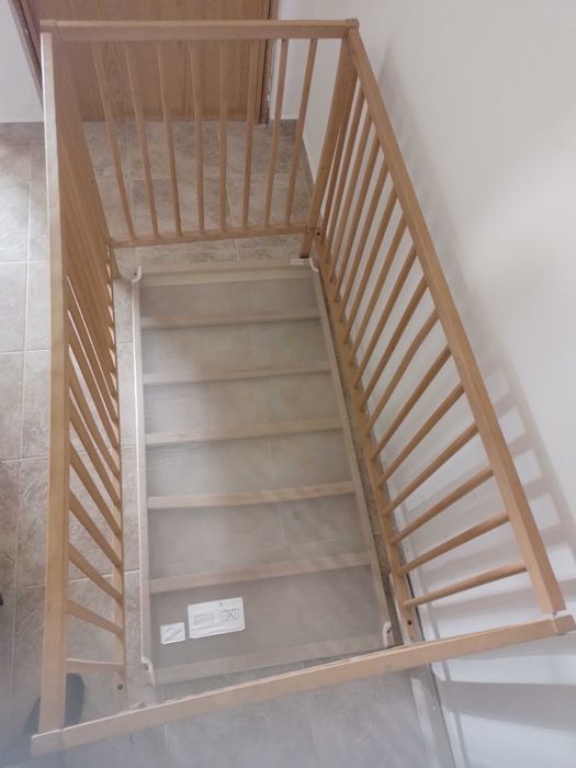 Berço madeira + acessórios vários        75,00€