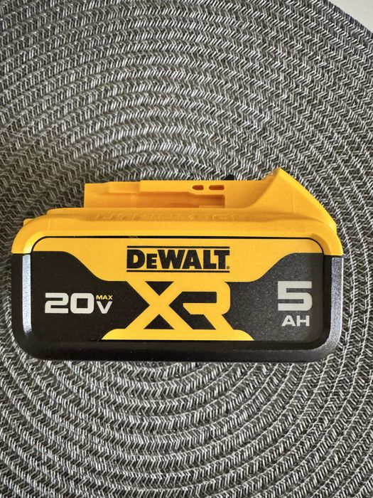 DeWalt акумулятор батарея DCB205 на 5аН