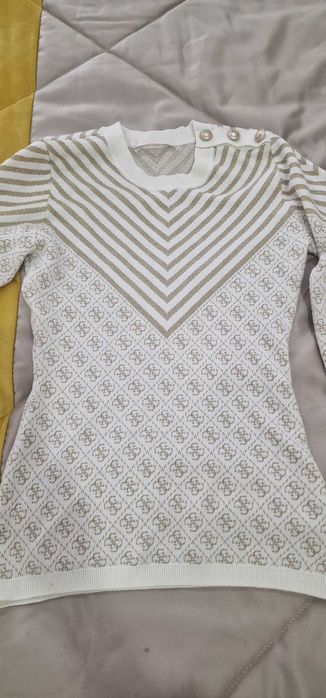 Malha Guess bege e dourado